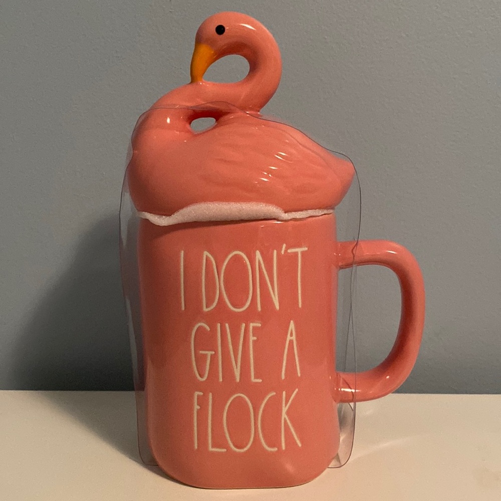 🆕 Rae Dunn “I DON’T GIVE A FLOCK” Mug w/ Flamingo Topper 🦩